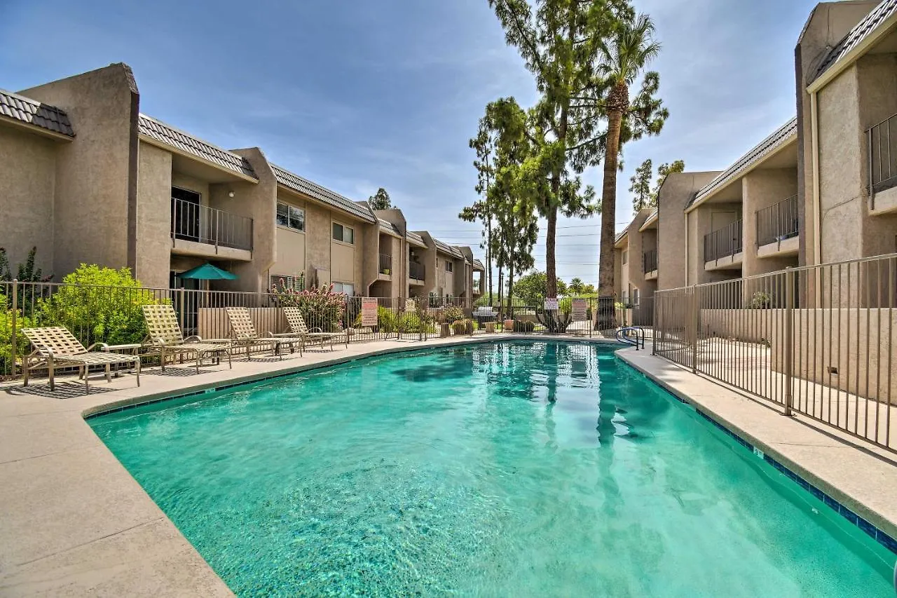 Sunny Scottsdale Condo With 2 Year-Round Pools! Lägenhet