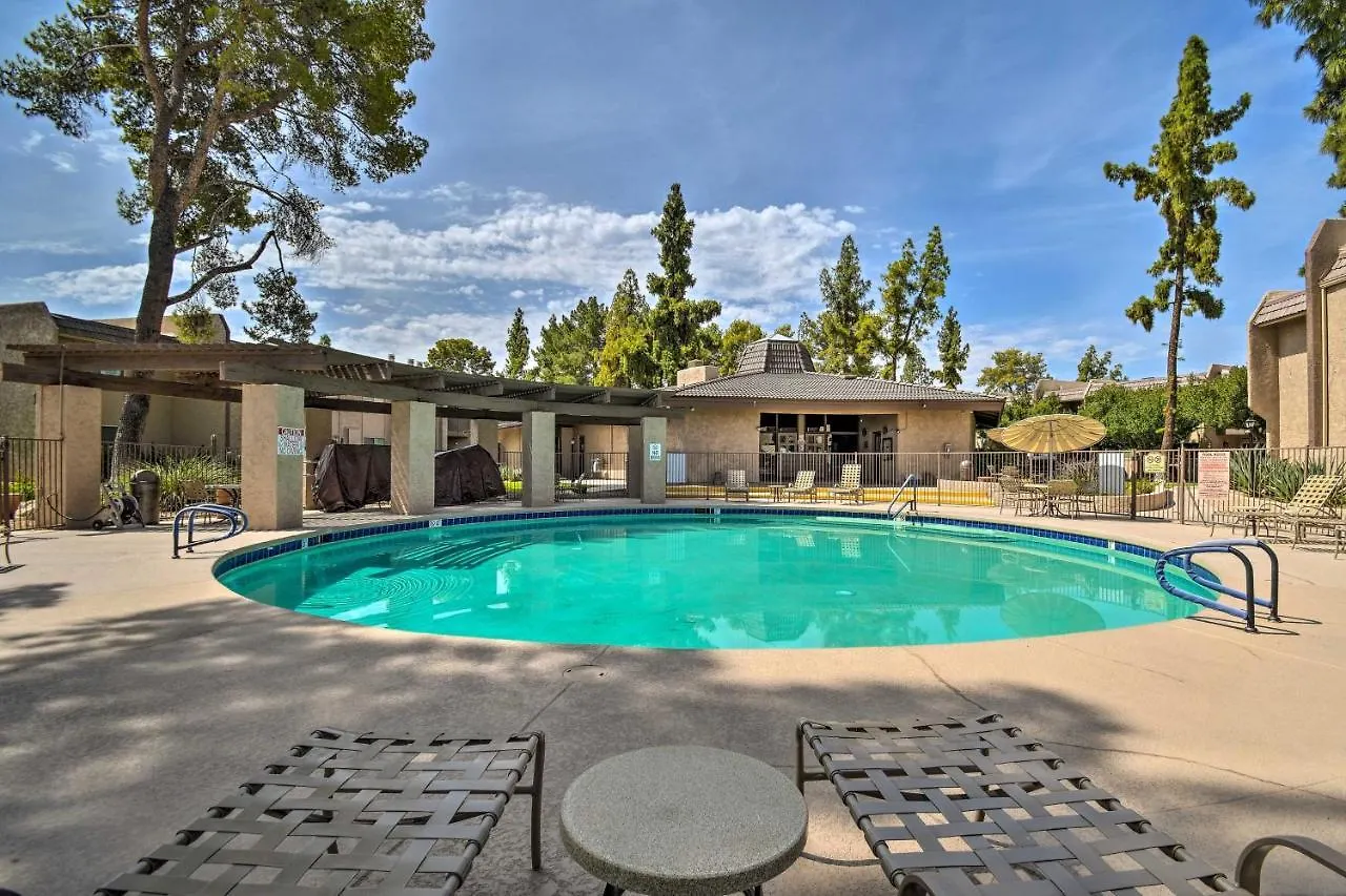 Lägenhet Sunny Scottsdale Condo With 2 Year-Round Pools!