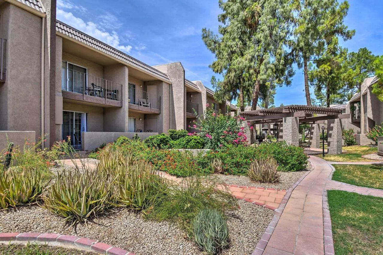 Lägenhet Sunny Scottsdale Condo With 2 Year-Round Pools!